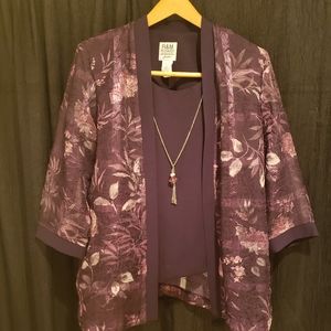 💜Plum floral blouse with necklace